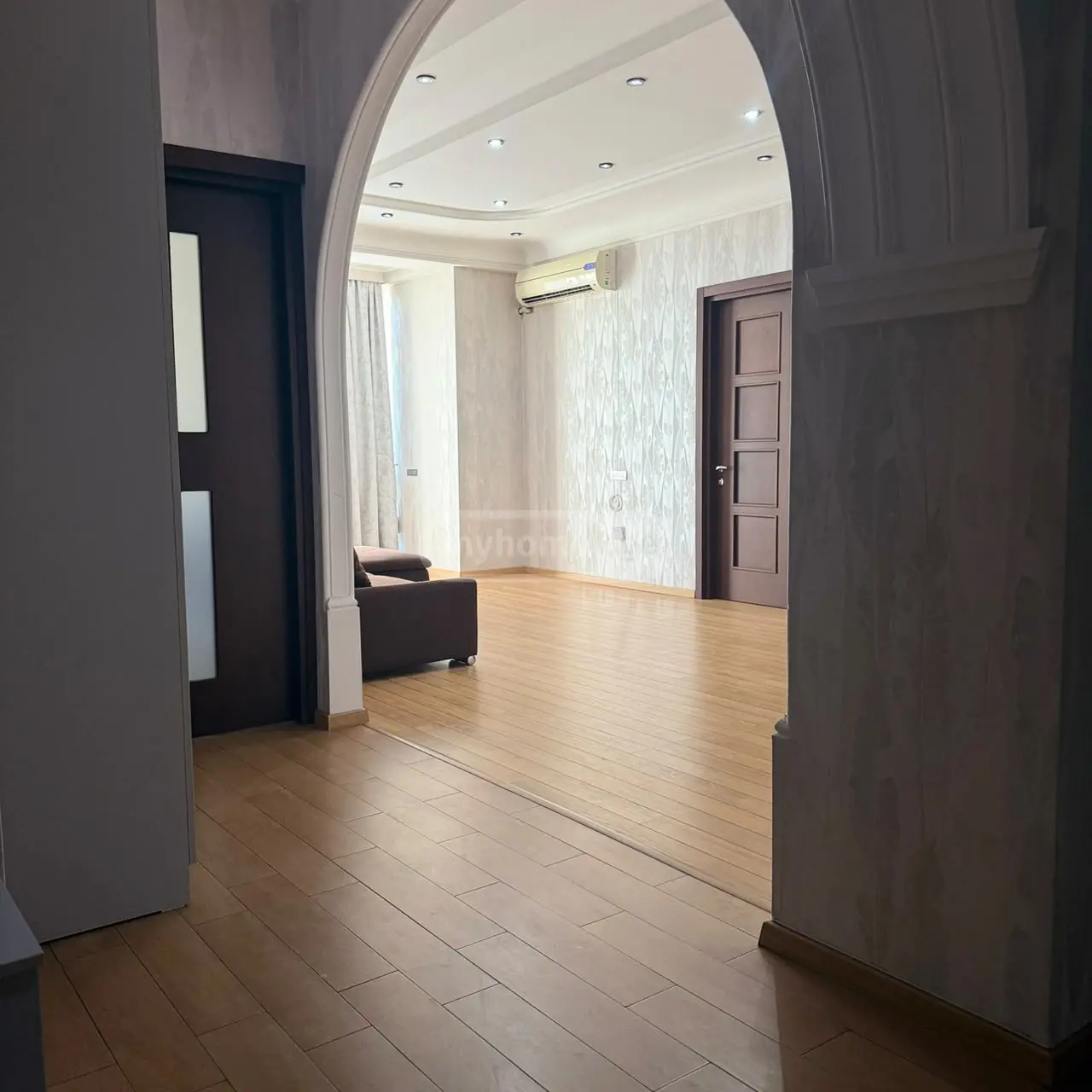 5 Room Apartment For Sale view 1