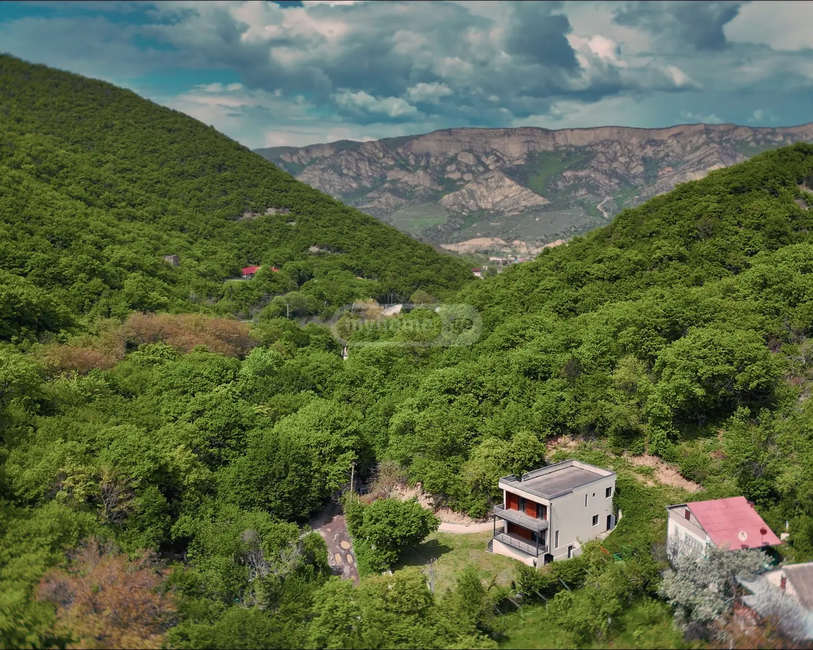 7 Room Private House For Sale view 2