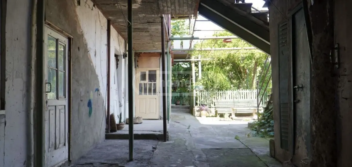 8 Room Private House For Sale view 5