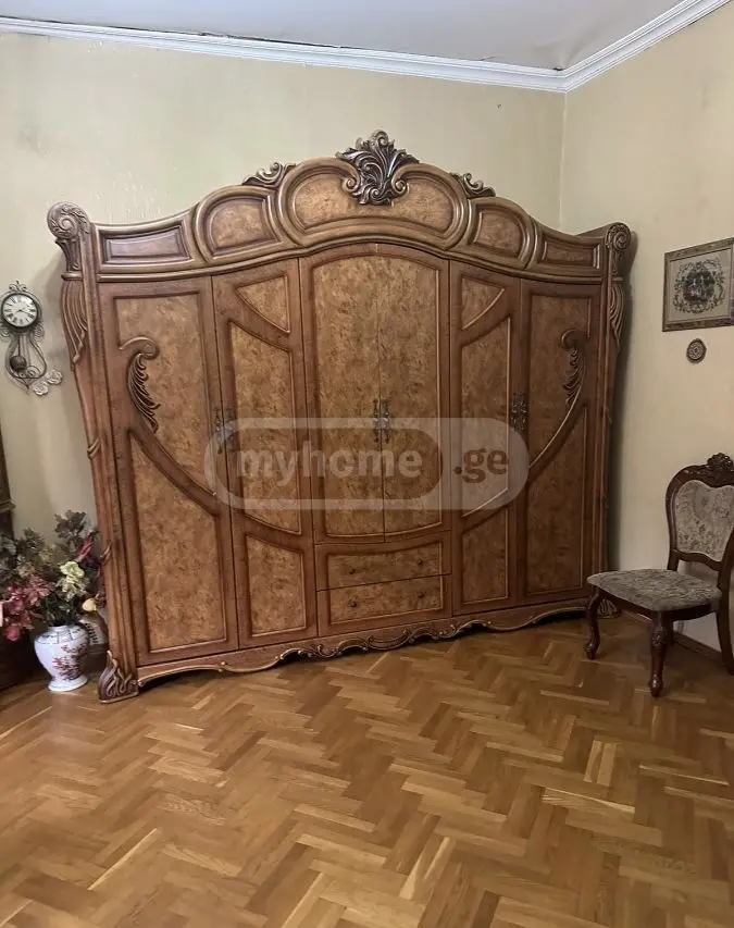 8 Room Private House For Sale view 3