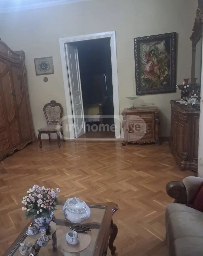 8 Room Private House For Sale view 1