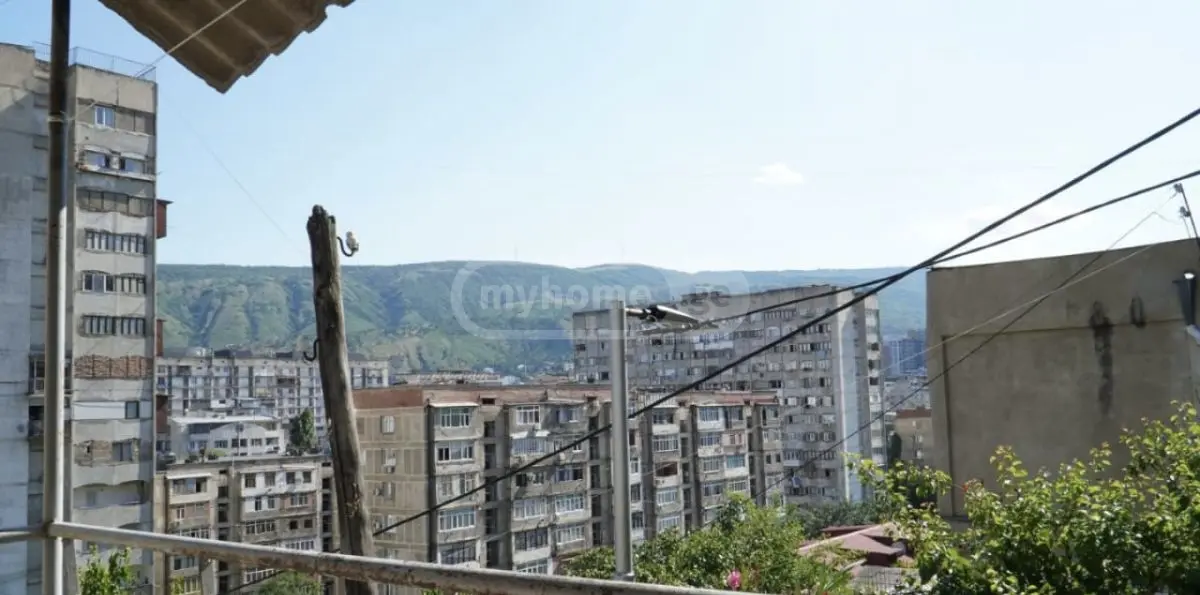 8 Room Private House For Sale view 6