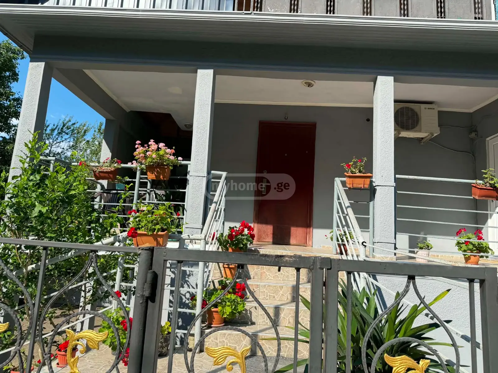 8 Room Private House For Sale view 4