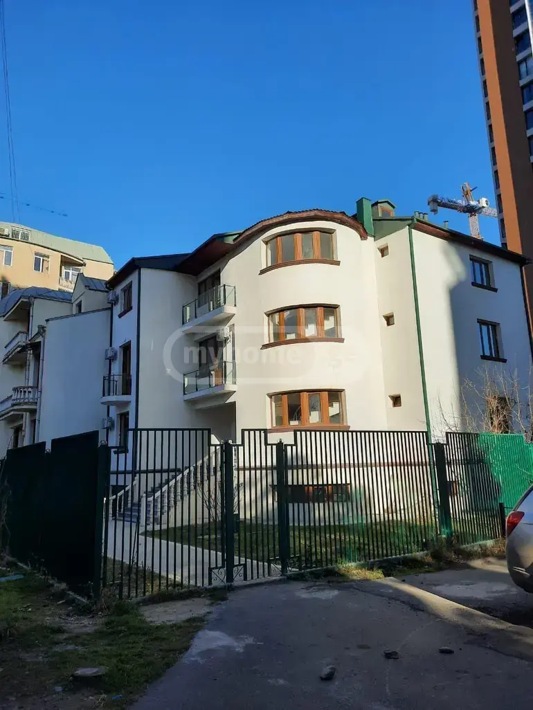 10+ Room Private House For Rent In Vake view 4