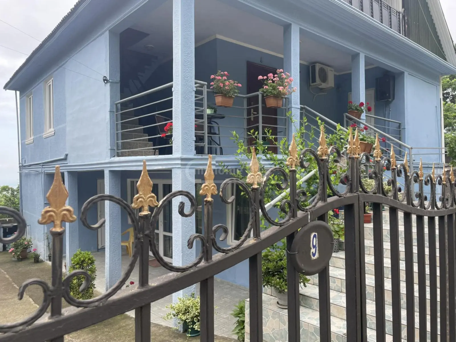 8 Room Private House For Sale view 1