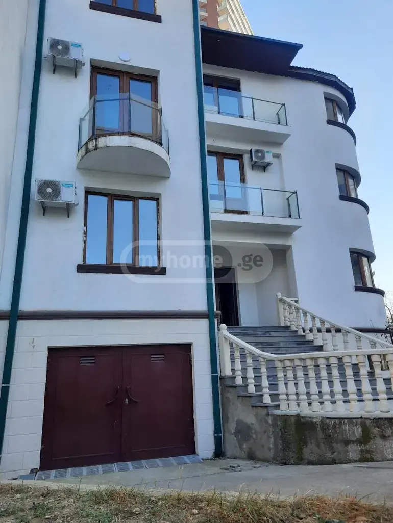 10+ Room Private House For Rent In Vake view 9