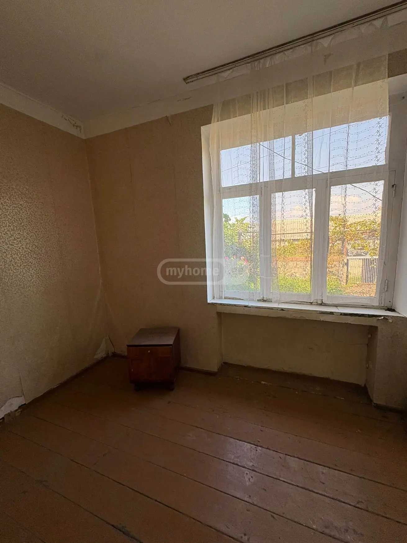 4 Room Private House For Sale view 3