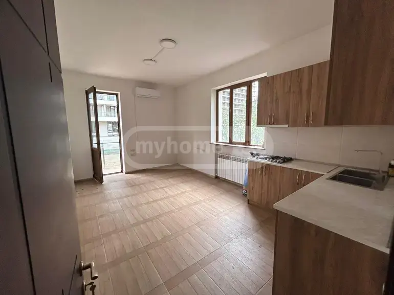 10+ Room Private House For Rent In Vake view 2