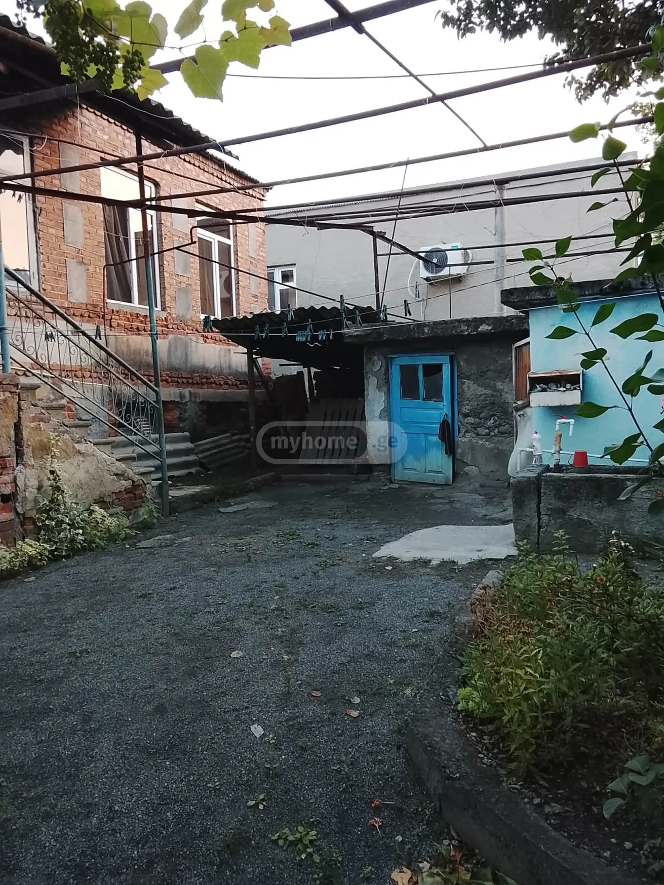 8 Room Private House For Sale view 5