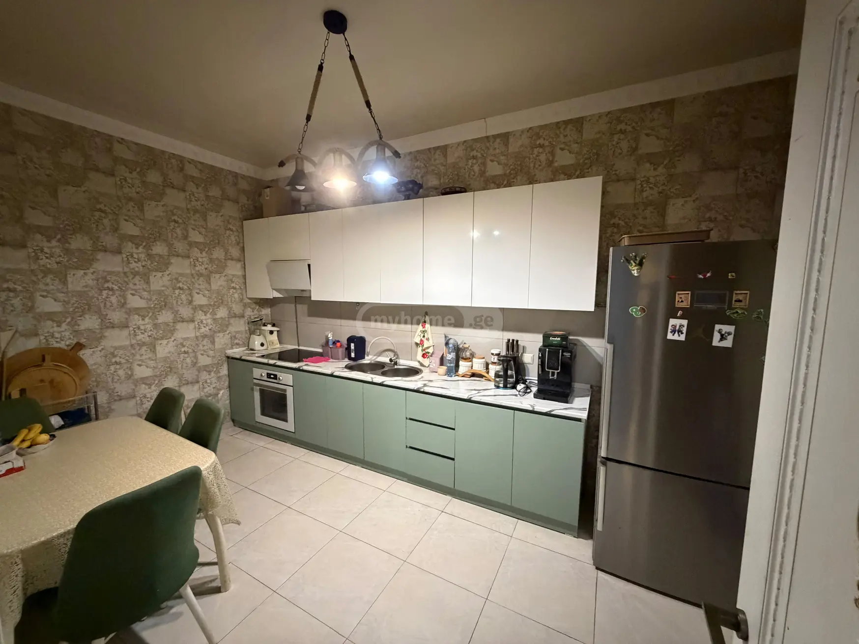 Продажа 4-комната Квартира view 1