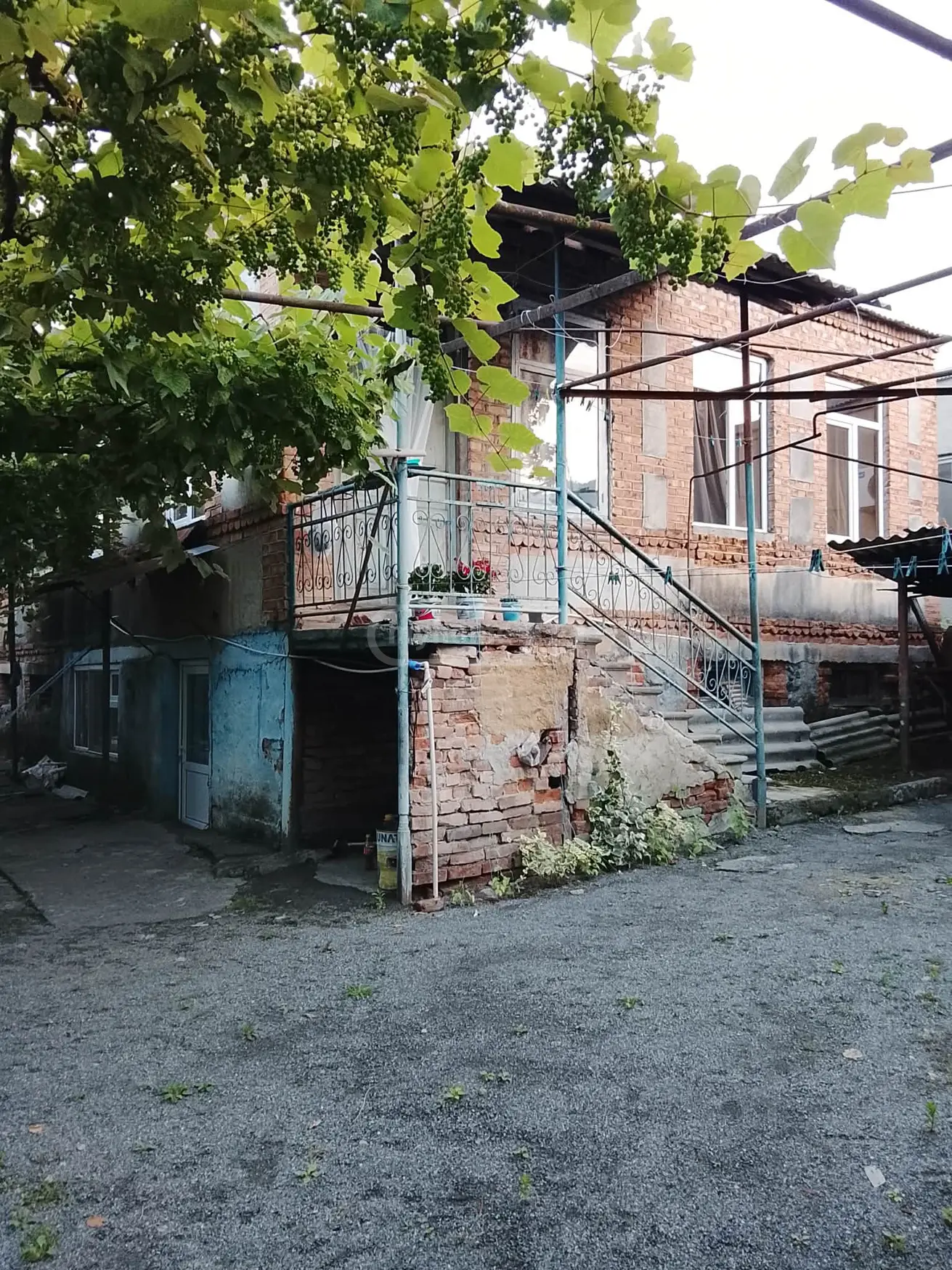 8 Room Private House For Sale view 7