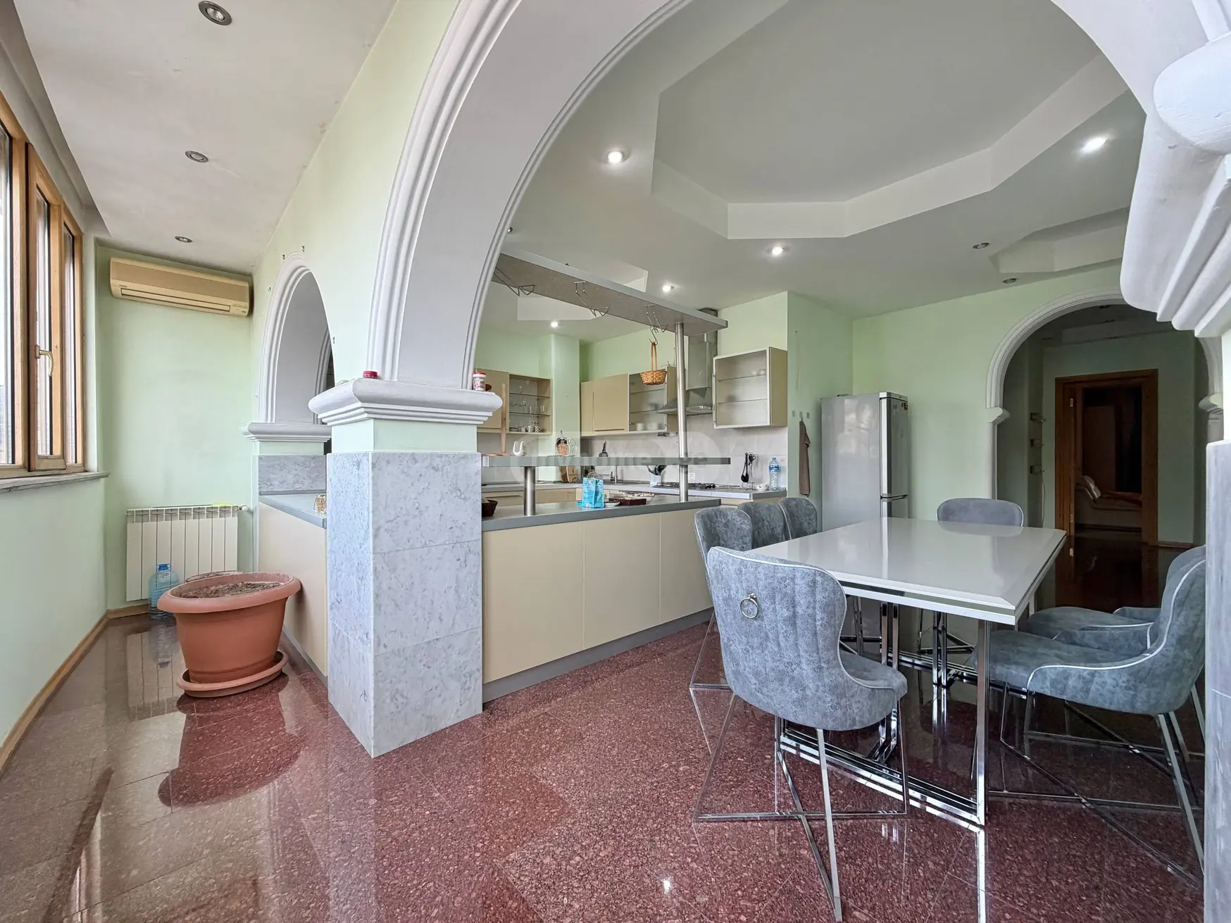 5 Room Apartment For Rent In Mtatsminda view 6