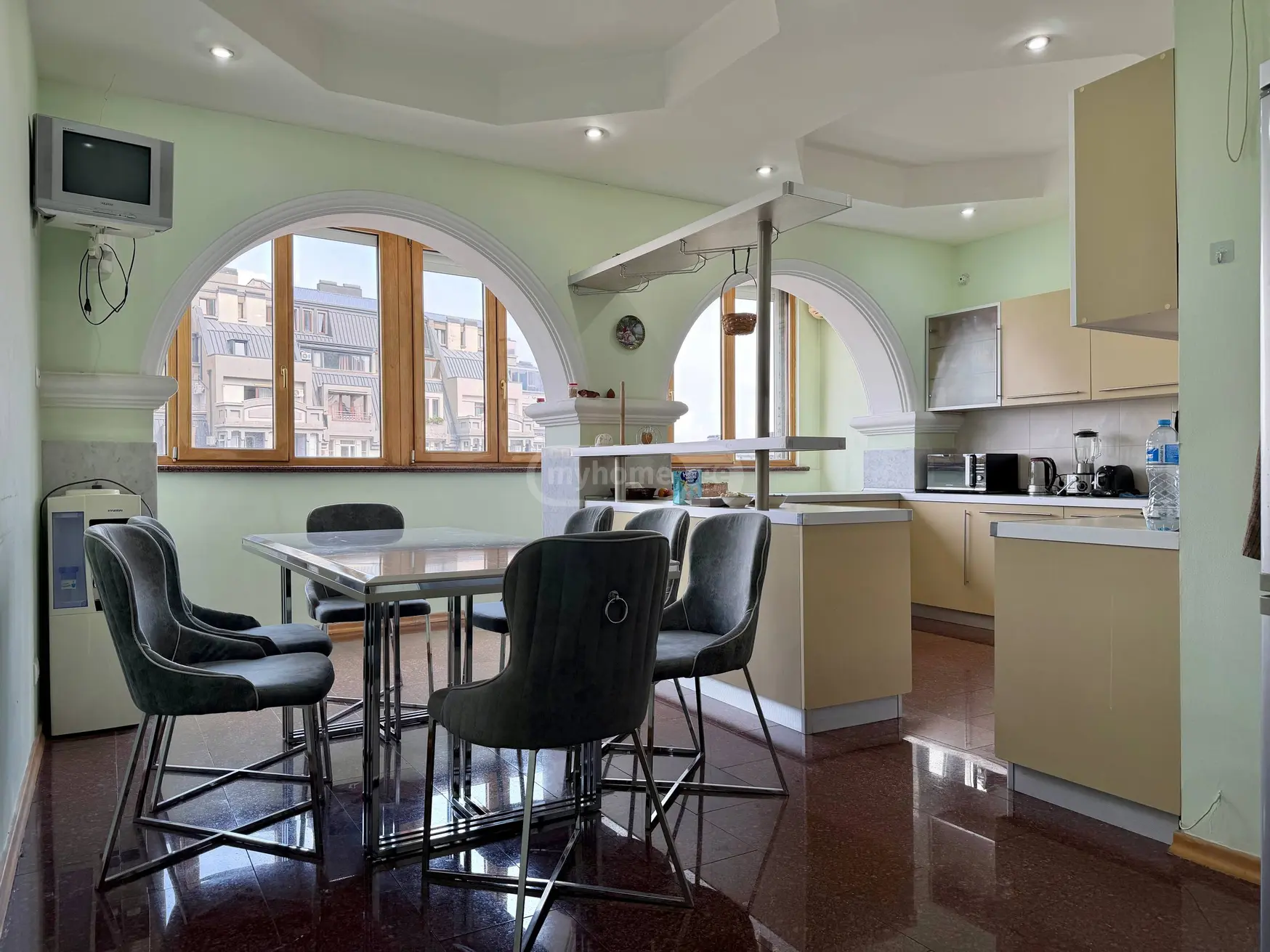 5 Room Apartment For Rent In Mtatsminda view 4