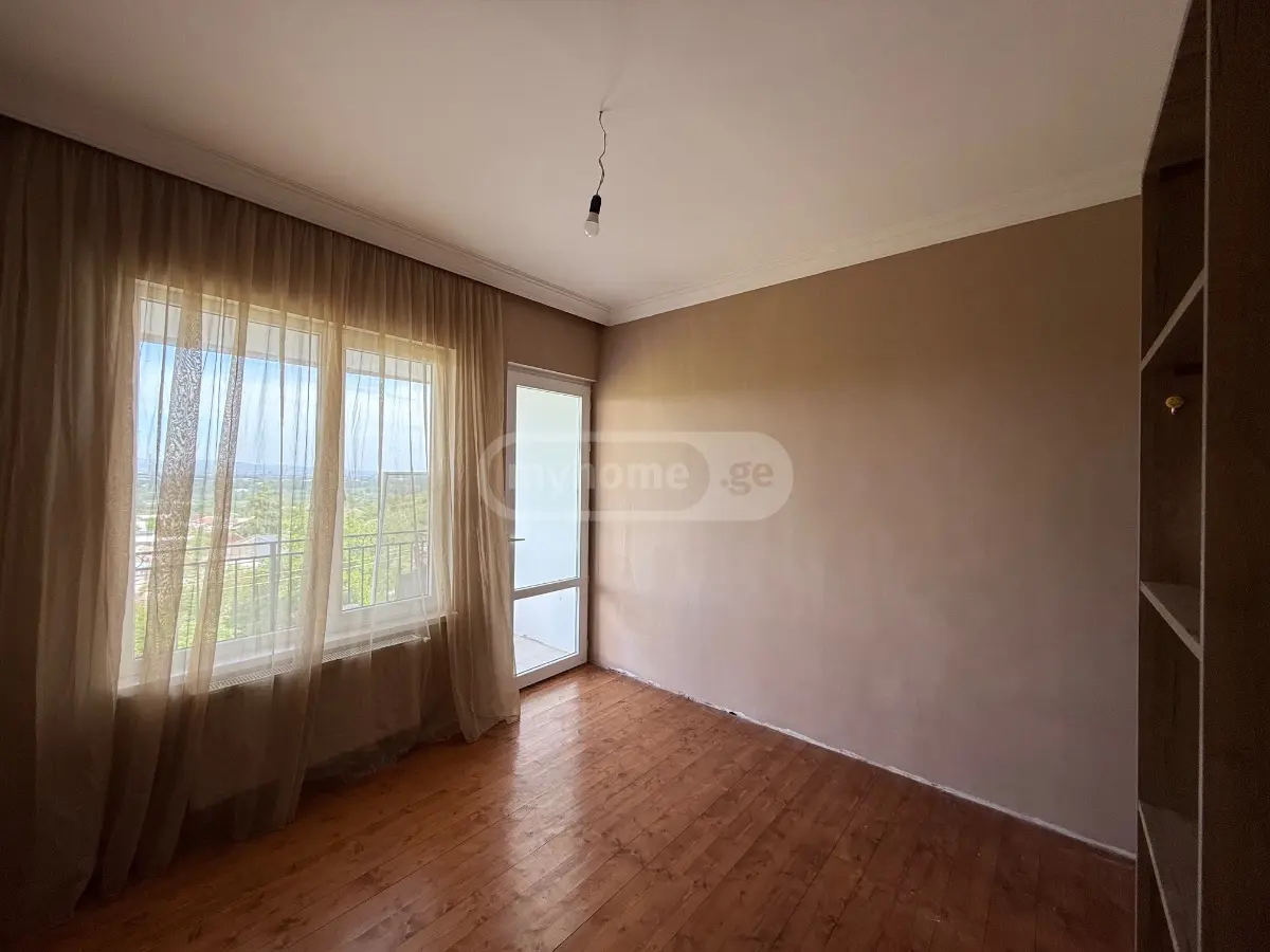 9 Room Private House For Rent In Rustavi view 6