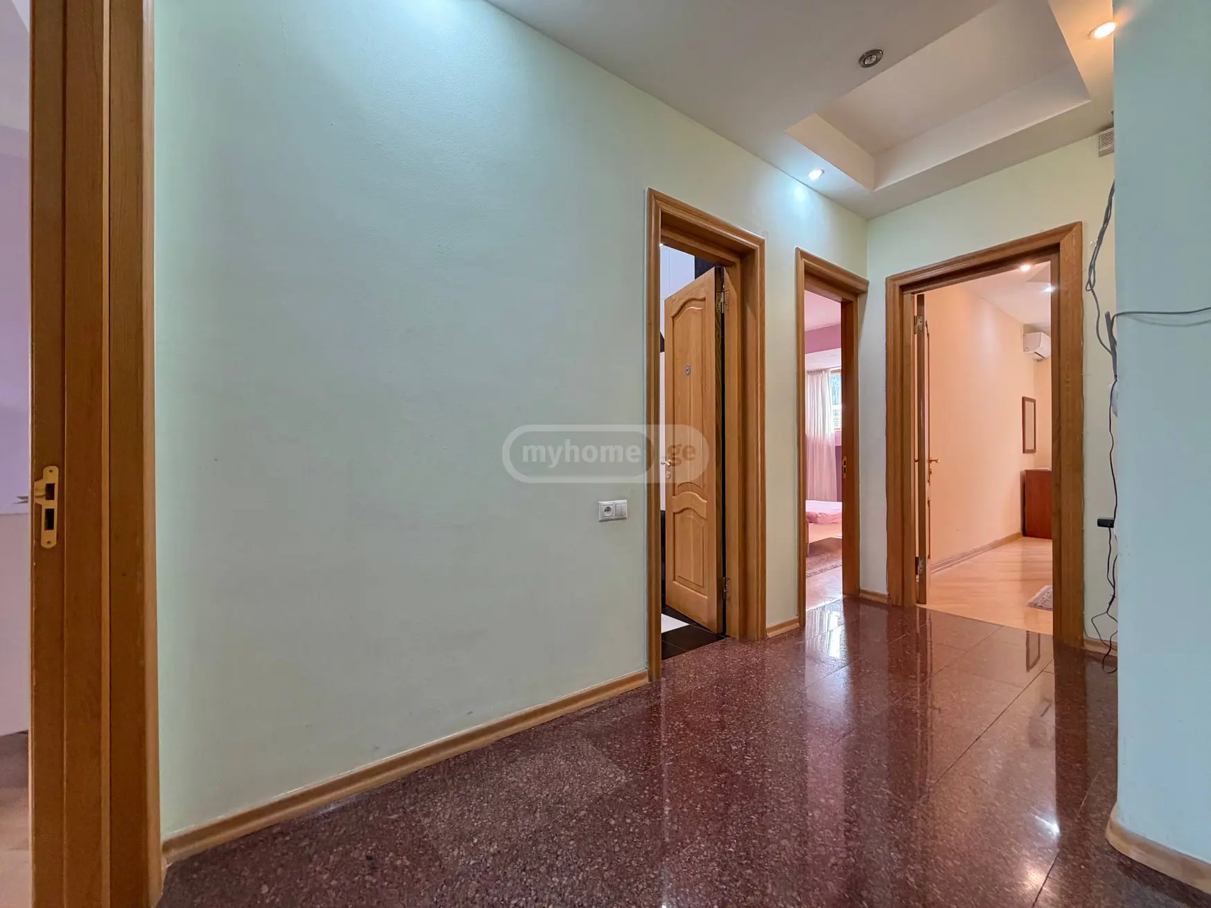 5 Room Apartment For Rent In Mtatsminda view 3