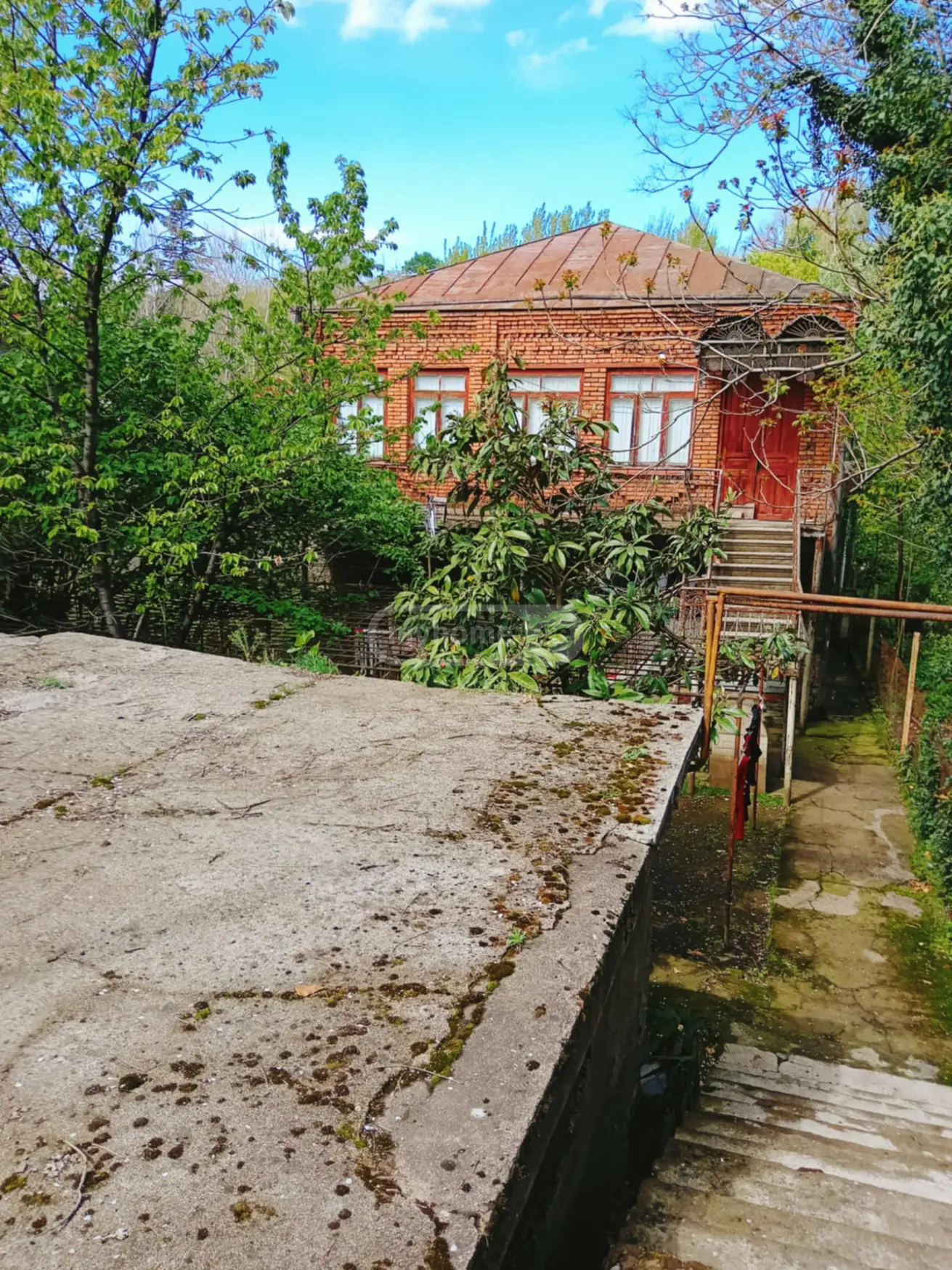 8 Room Private House For Sale view 4