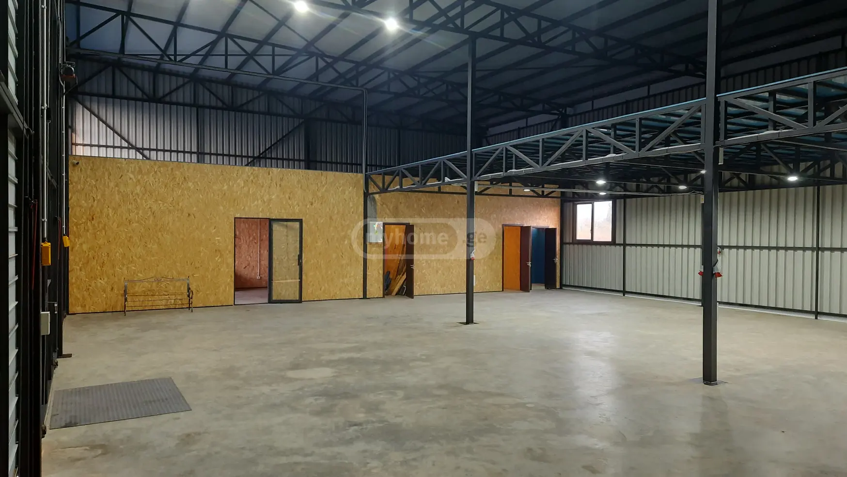 Universal Commercial Area For Rent view 1