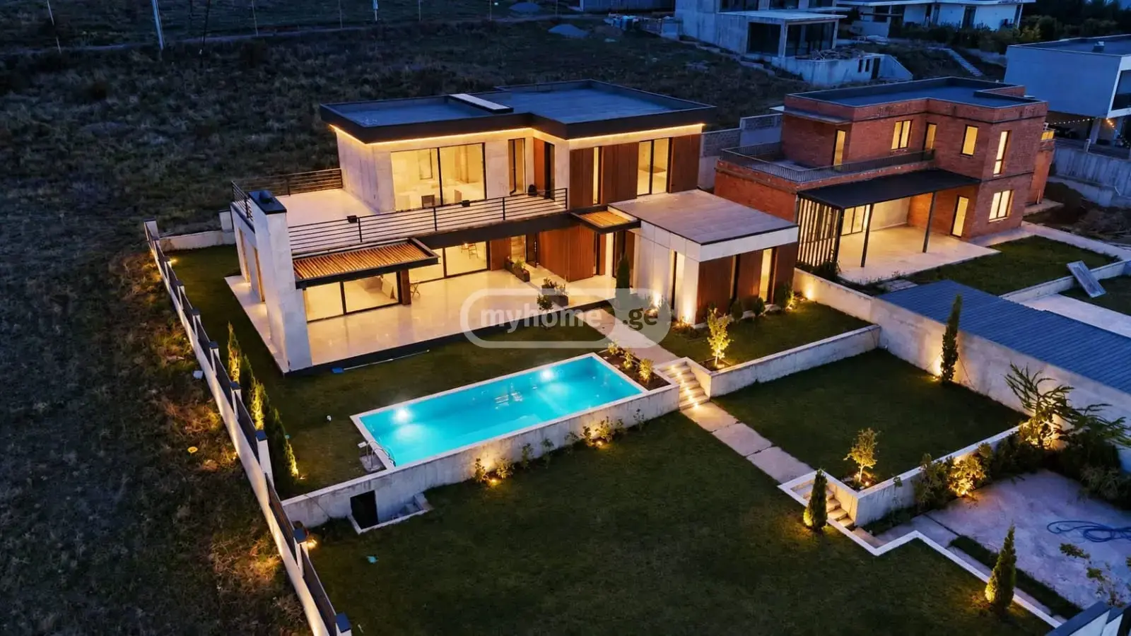 6 Room Private House For Sale view 2