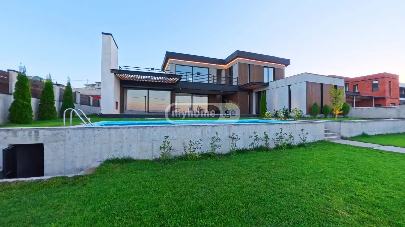 6 Room Private House For Sale view 3