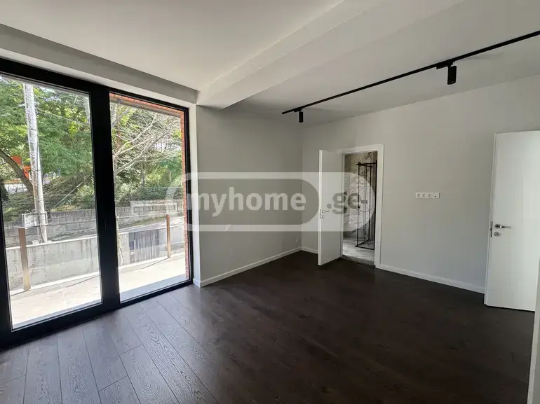10+ Room Private House For Sale In Tskneti view 6