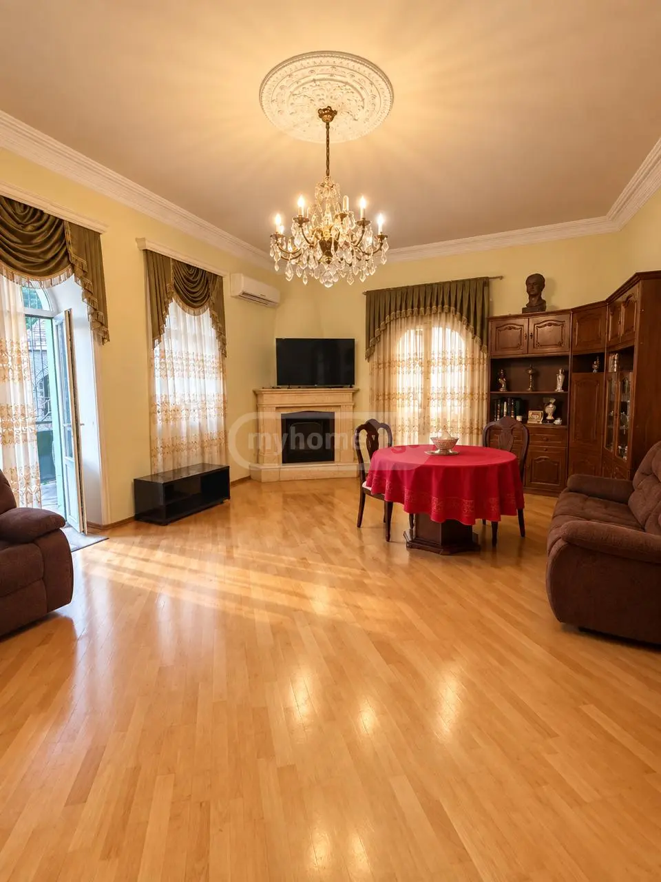 10+ Room Hotel For Sale In Chugureti view 1