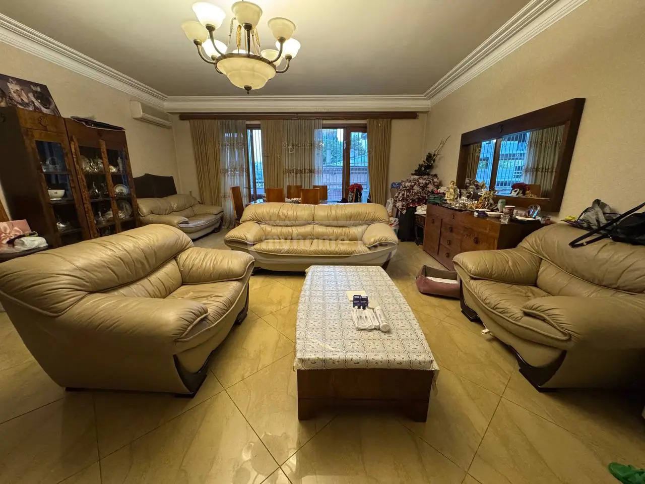 Продажа 4-комната Квартира view 1