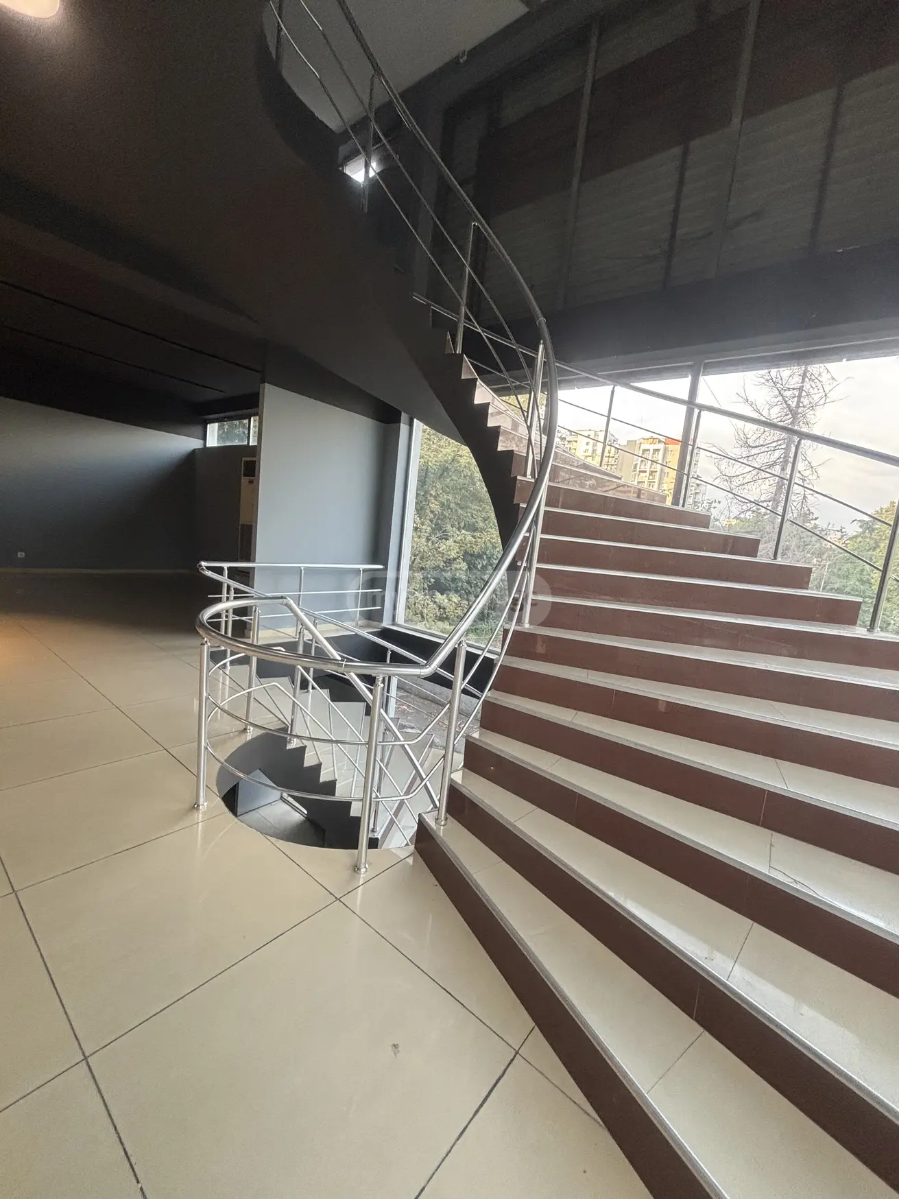 Universal Commercial Area For Rent In Didube view 7