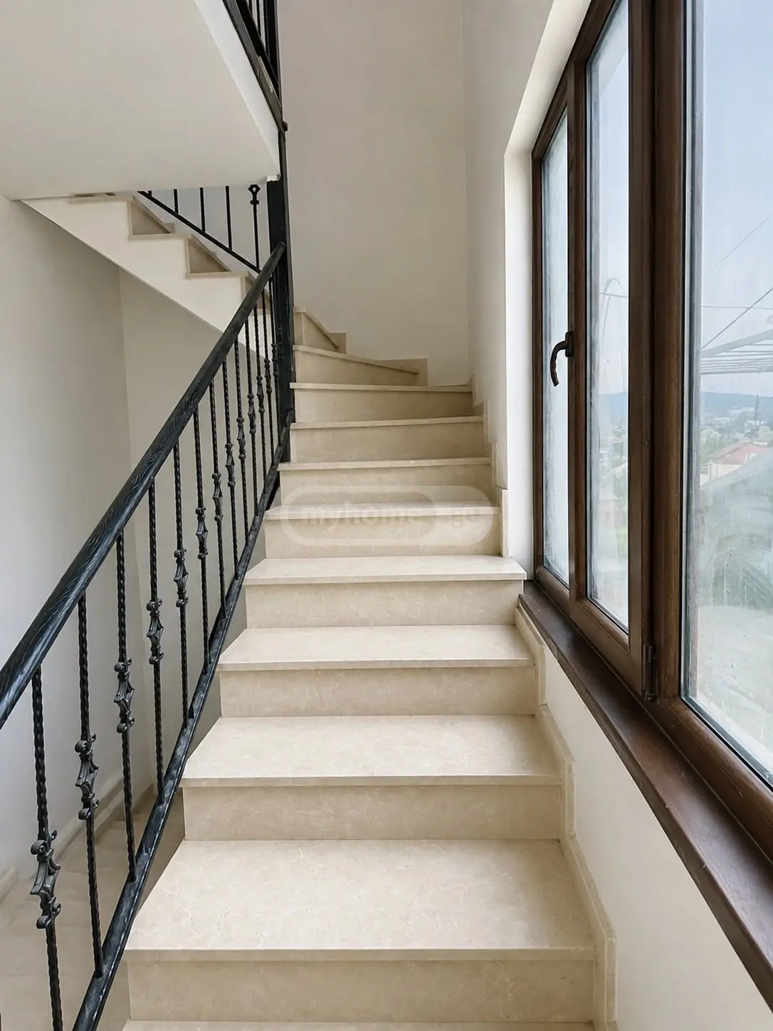 7 Room Private House For Sale view 10
