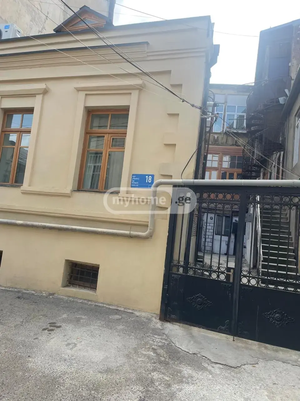 6 Room Private House For Rent In Mtatsminda view 15