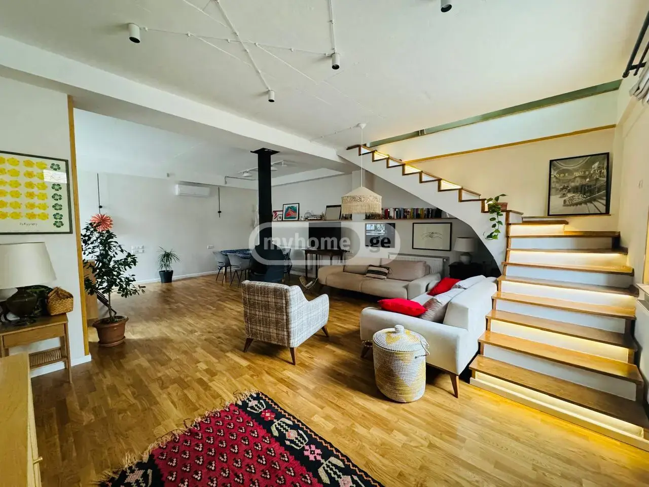 4 Room Private House For Rent In Sololaki view 1