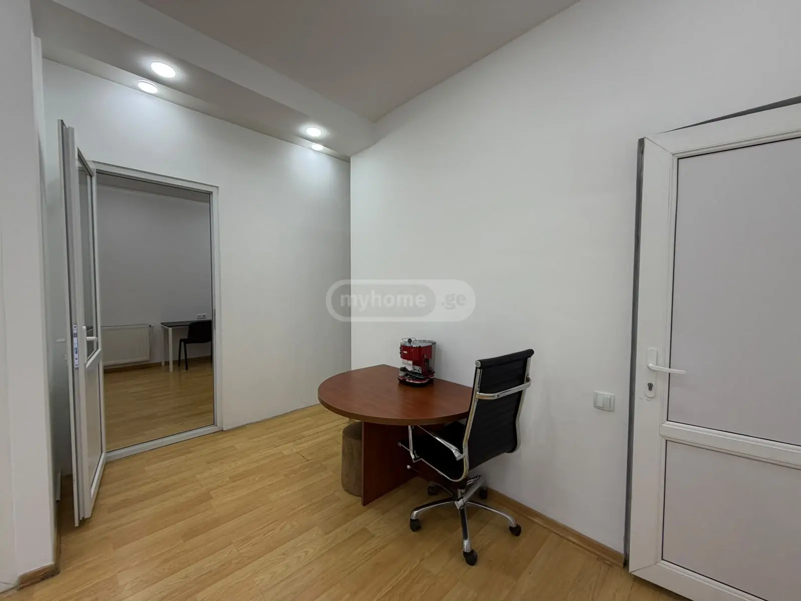Office Commercial Area For Rent In Mtatsminda view 12