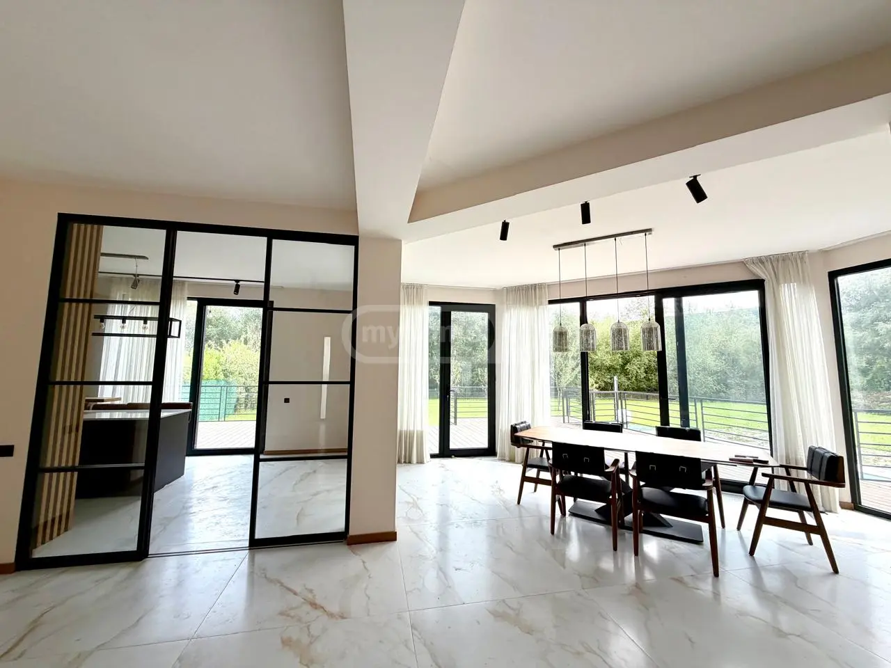 6 Room Country House For Sale view 8
