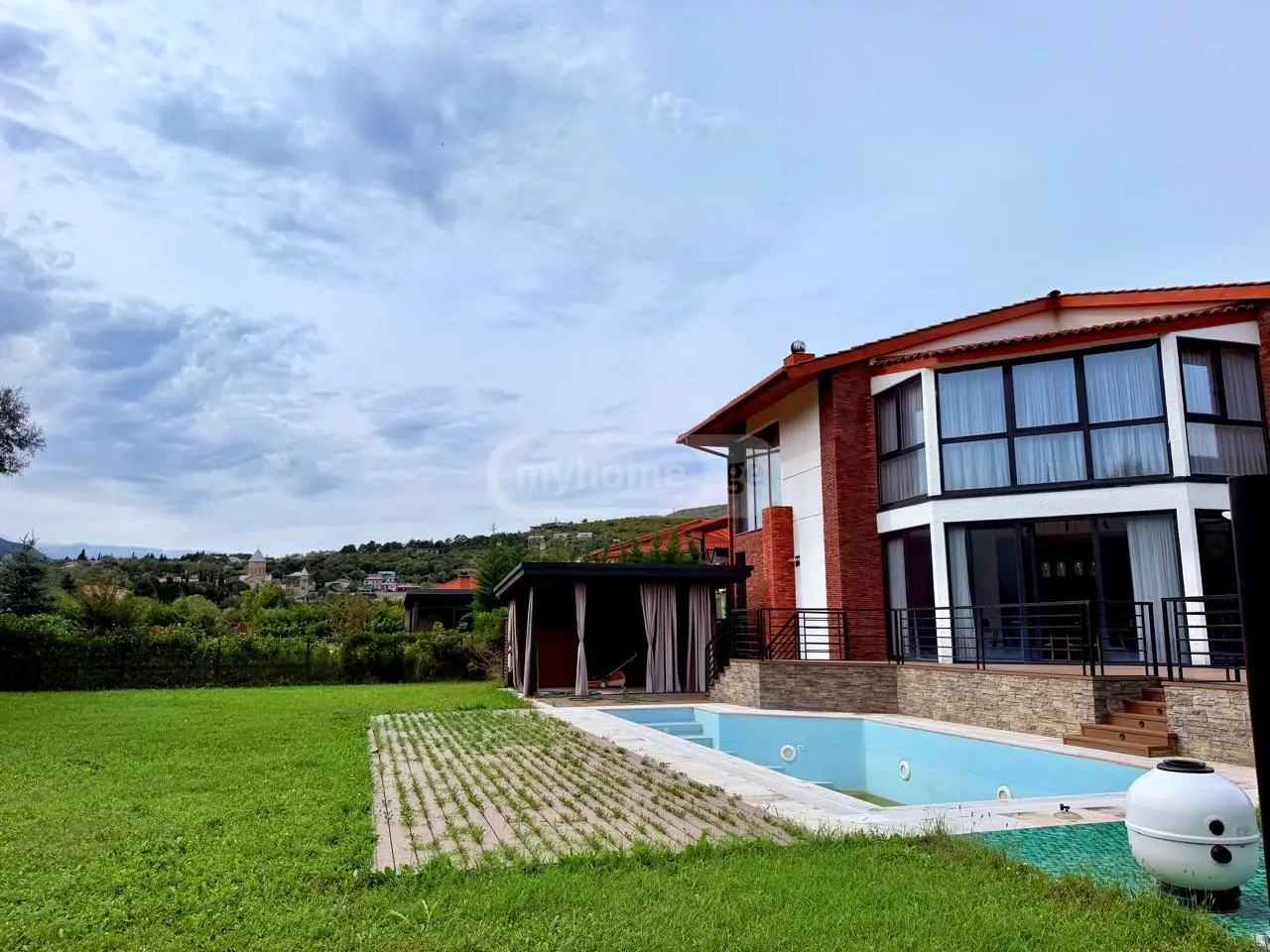 6 Room Country House For Sale view 1