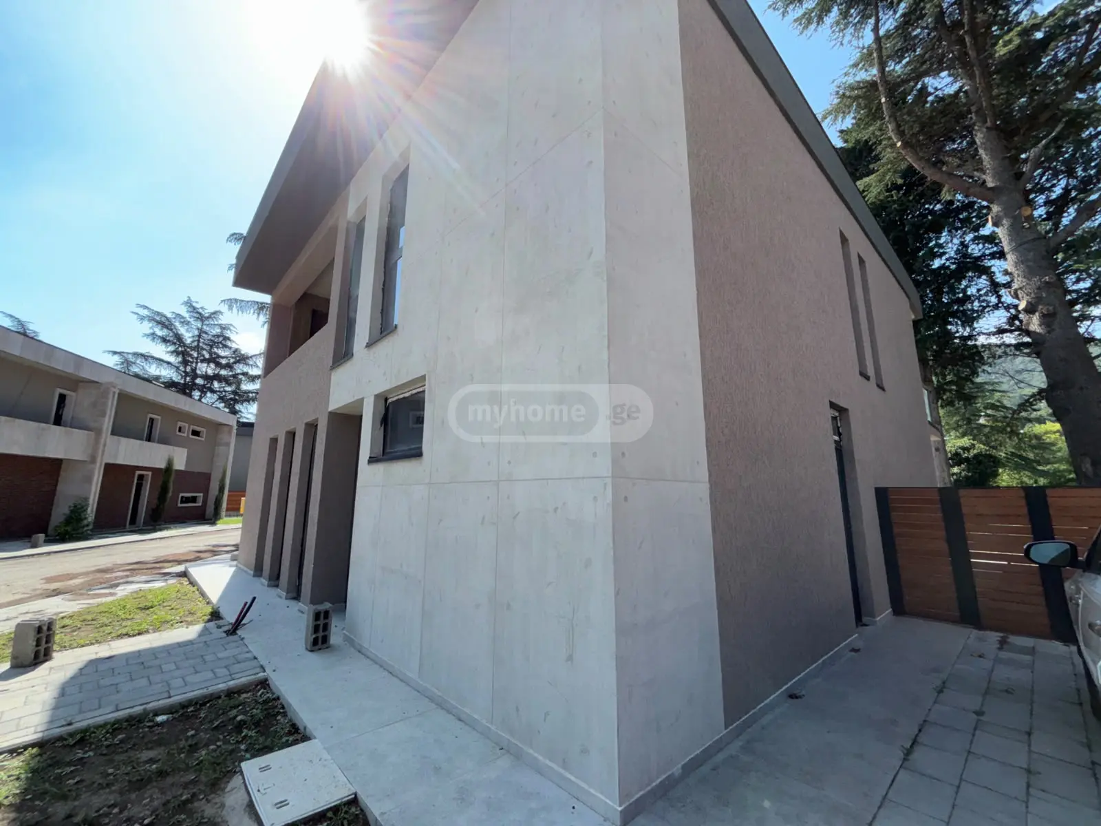 6 Room Private House For Sale view 3