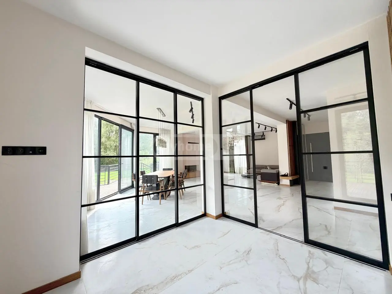 6 Room Country House For Sale view 3