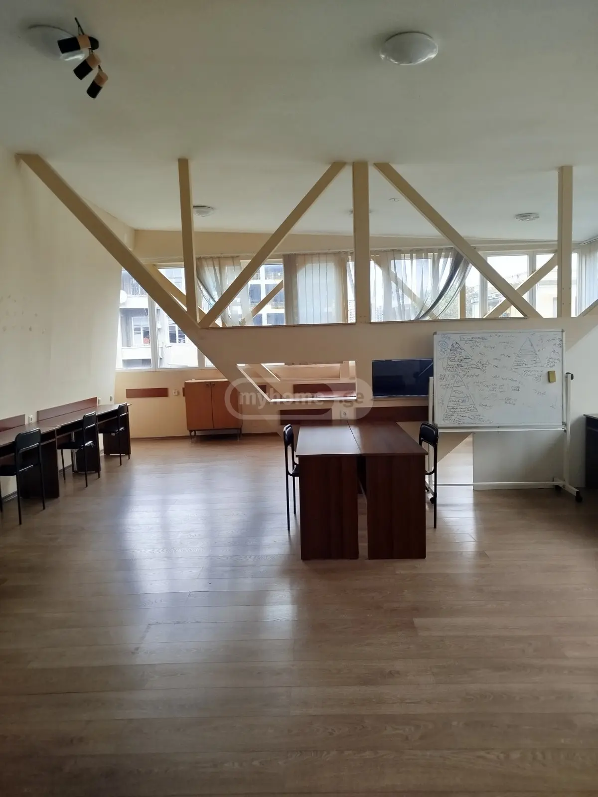 Office Commercial Area For Rent In Vera view 2
