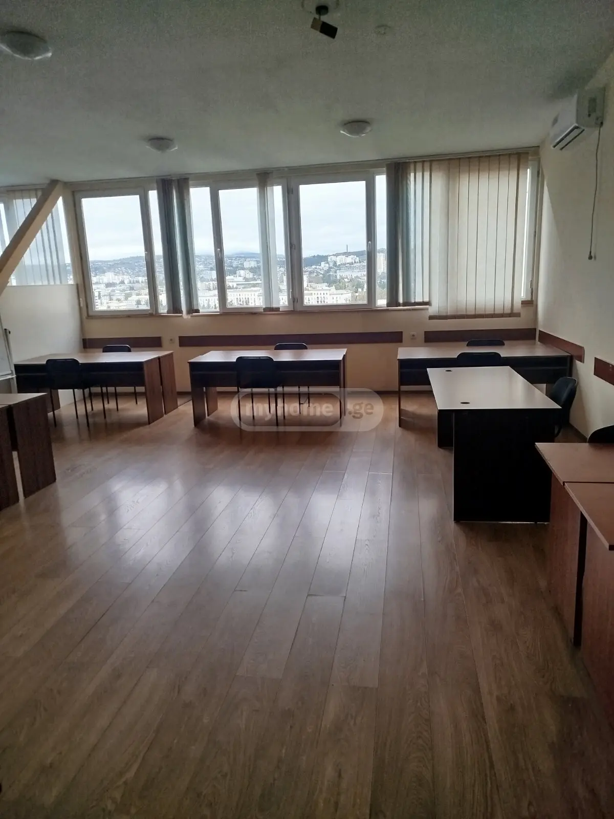 Office Commercial Area For Rent In Vera view 1