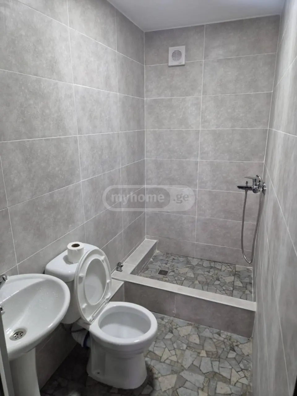 6 Room Private House For Rent In Foti view 11