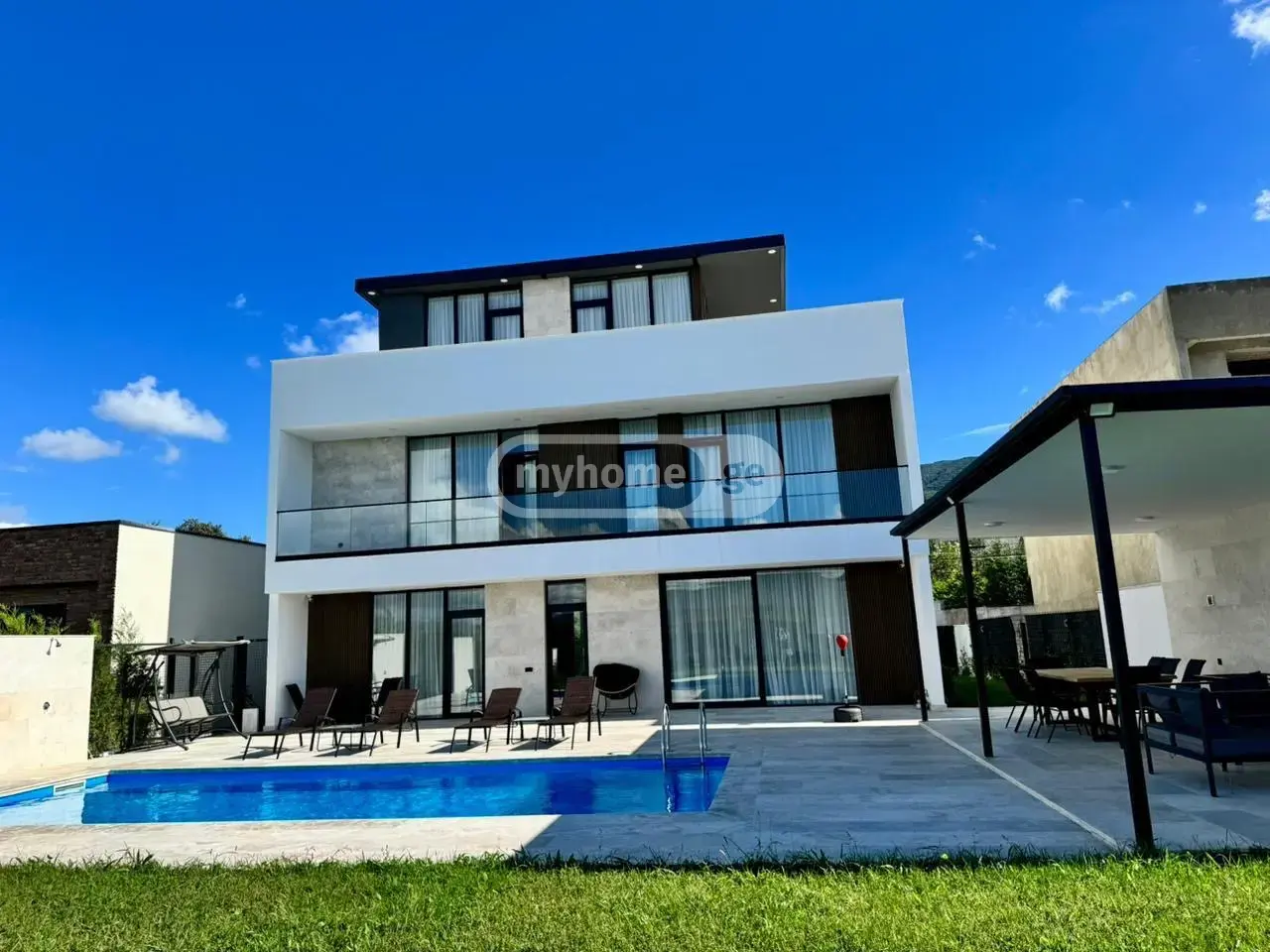 9 Room Private House For Sale view 1