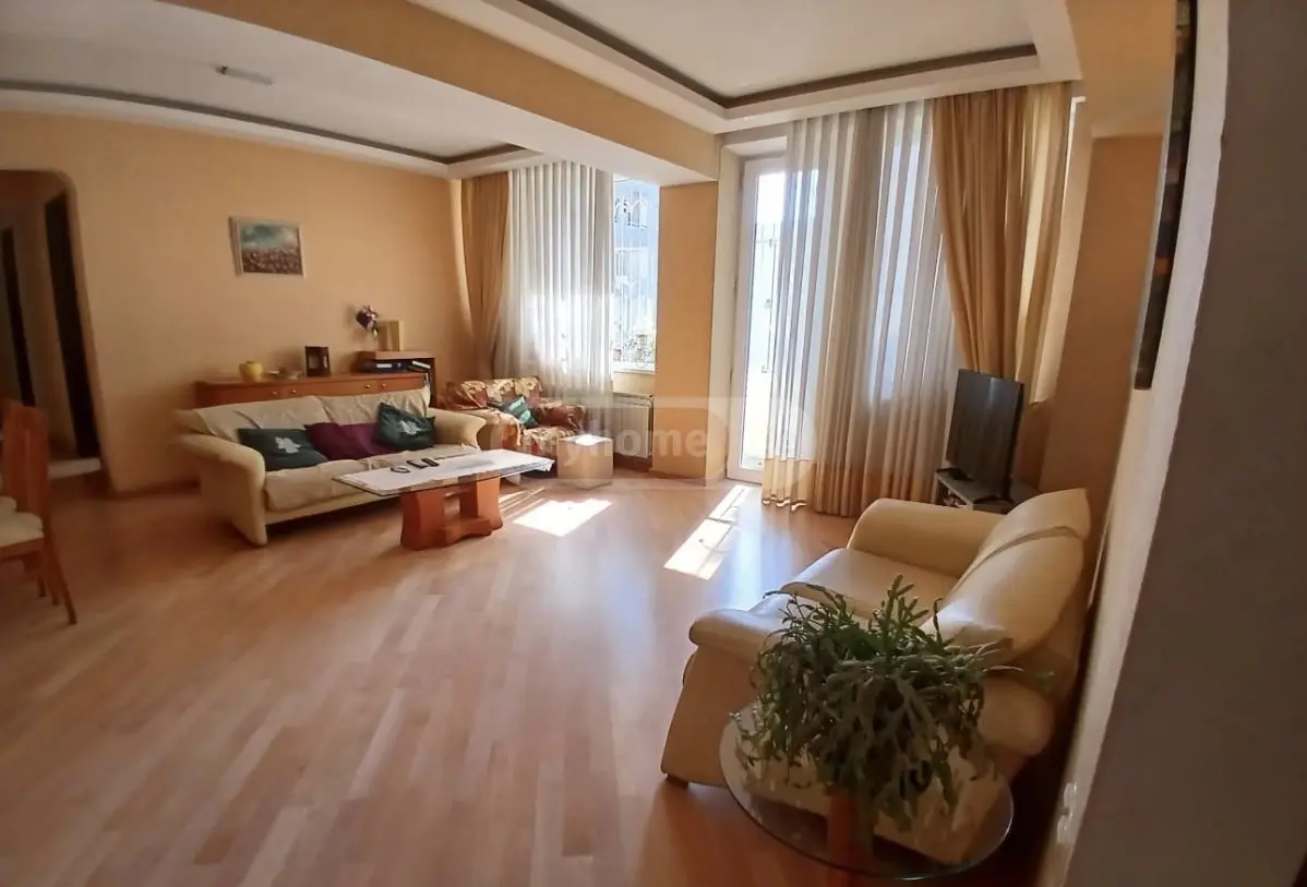 5 Room Apartment For Sale view 1