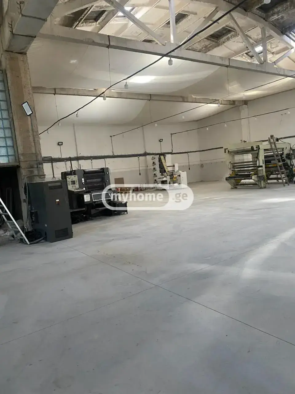 Universal Commercial Area Daily Rent In Lilo view 5