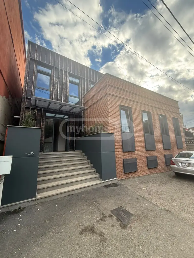 5 Room Private House For Sale view 1