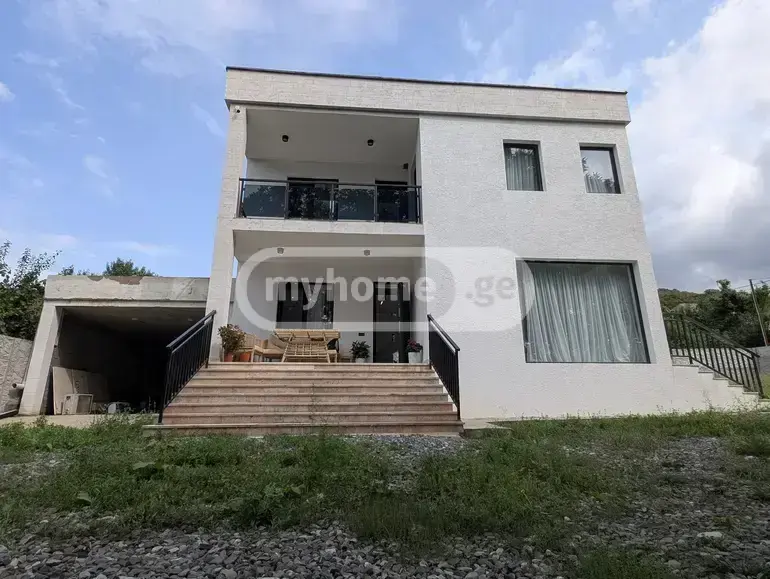 6 Room Country House For Sale view 12