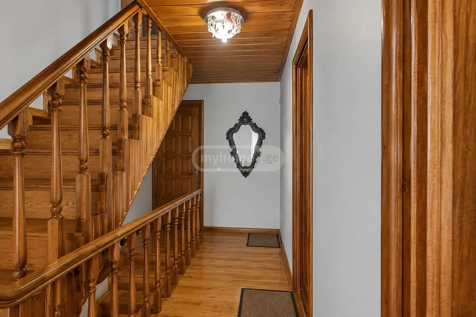 6 Room Private House For Sale view 2