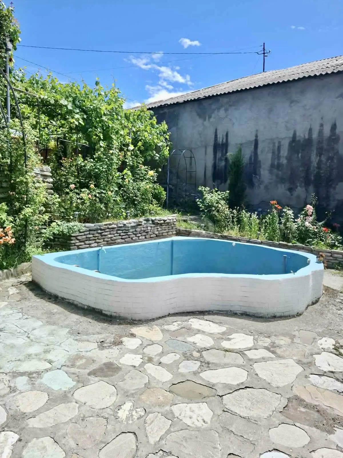 6 Room Private House For Sale view 1