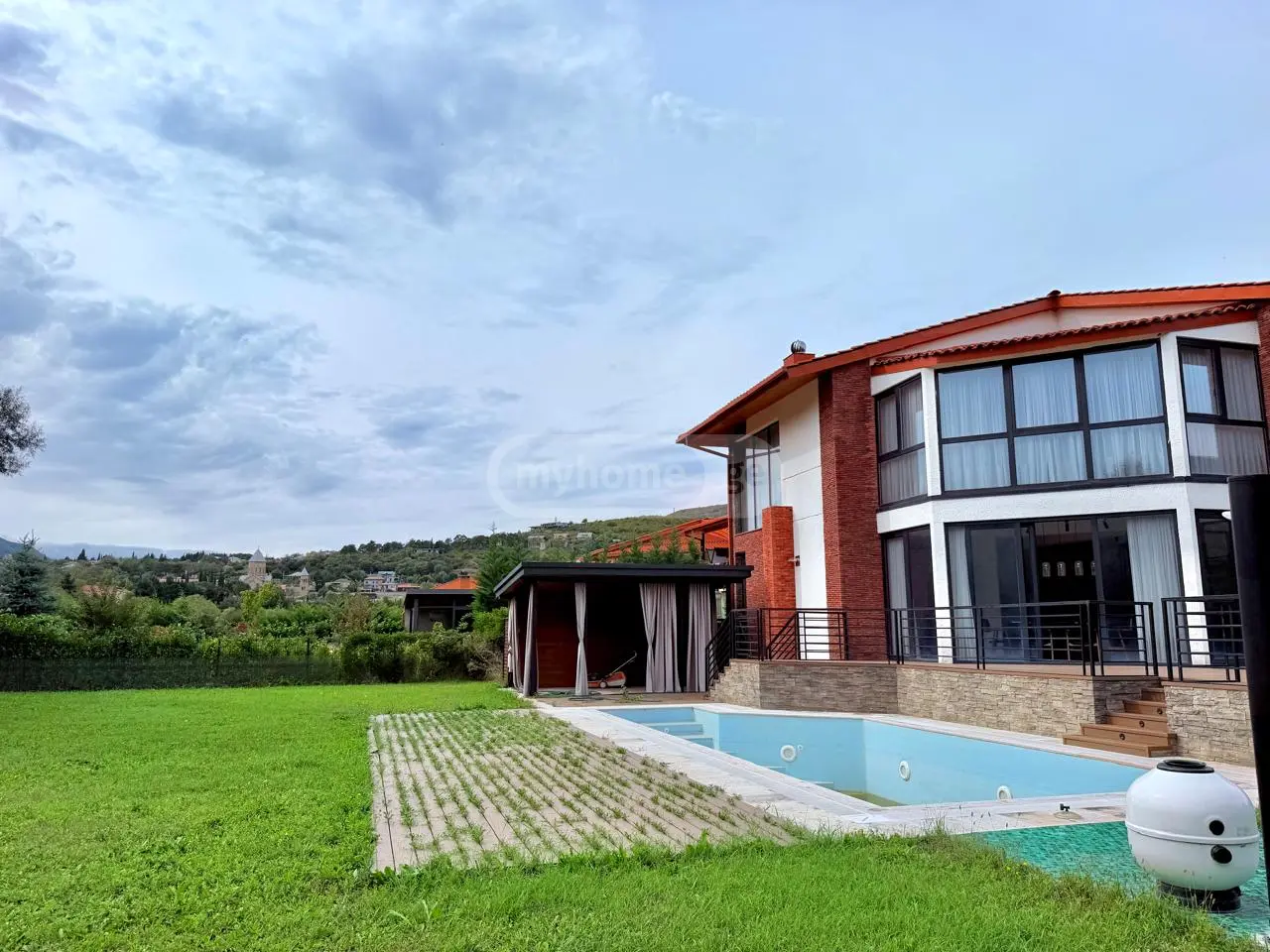 8 Room Country House For Sale view 10