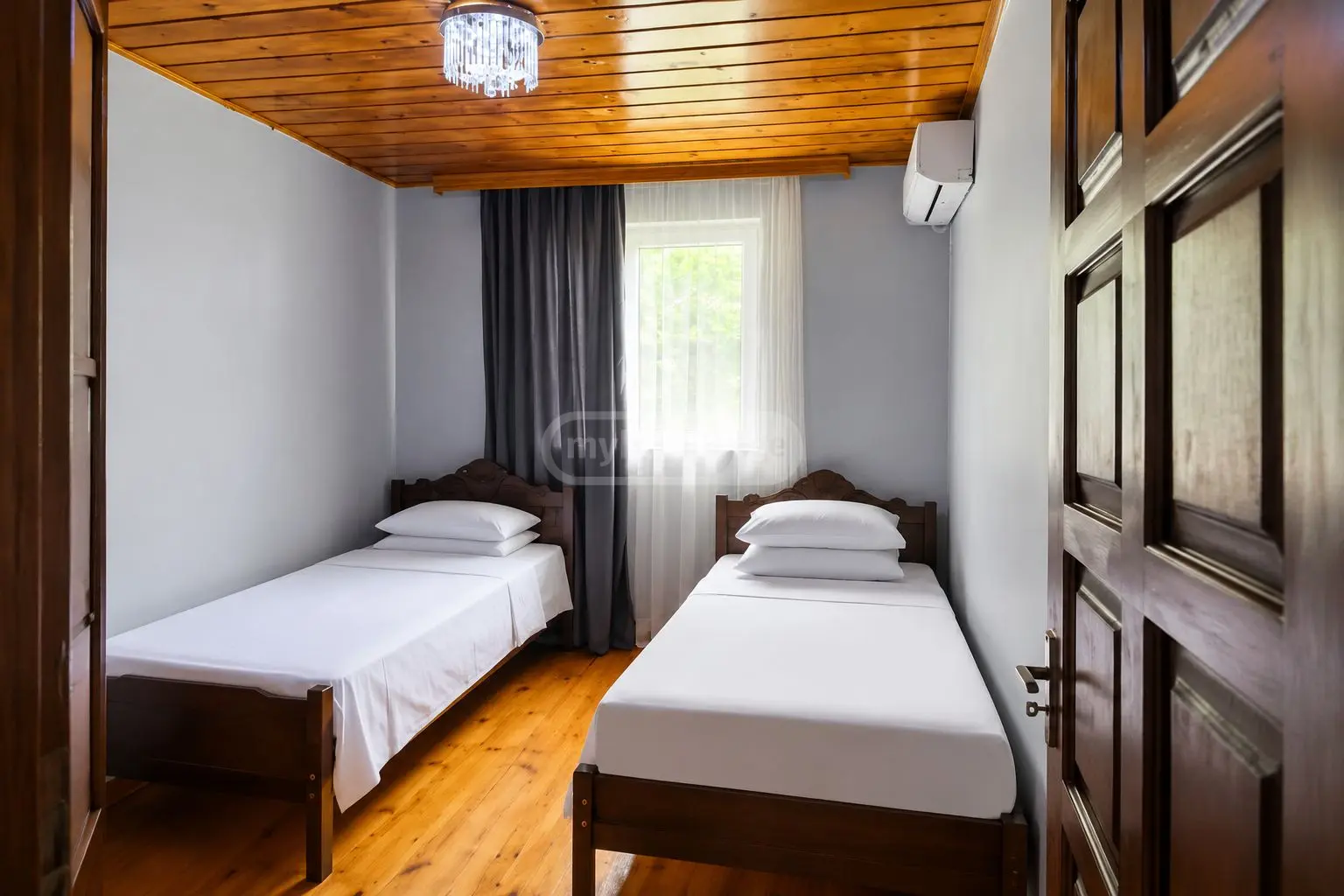 6 Room Private House For Sale view 4