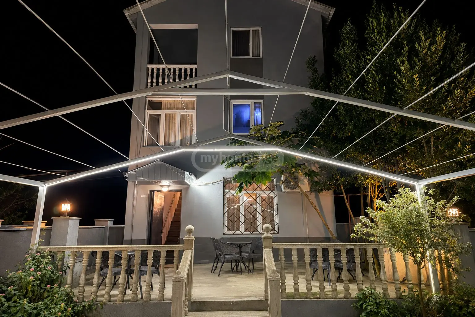 6 Room Private House For Sale view 3