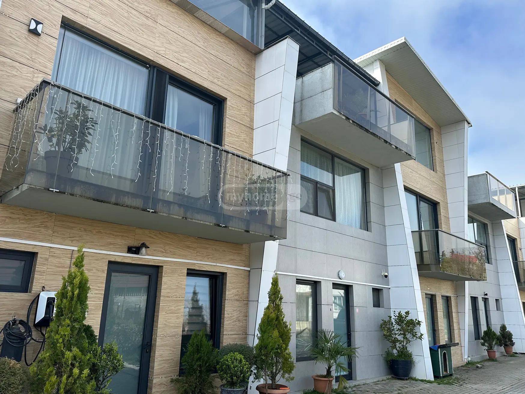 3 Room Private House For Sale view 1