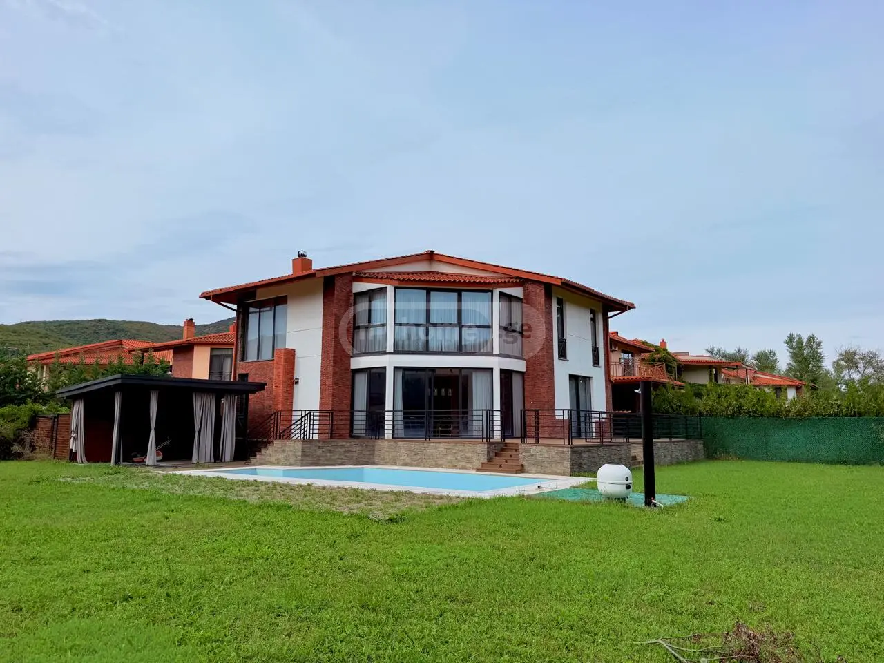 8 Room Country House For Sale view 1
